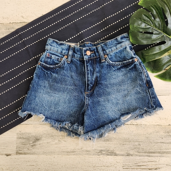 Marine Layer Sasha Denim Shorts Medium Wash Distressed Size 25 - Picture 2 of 8